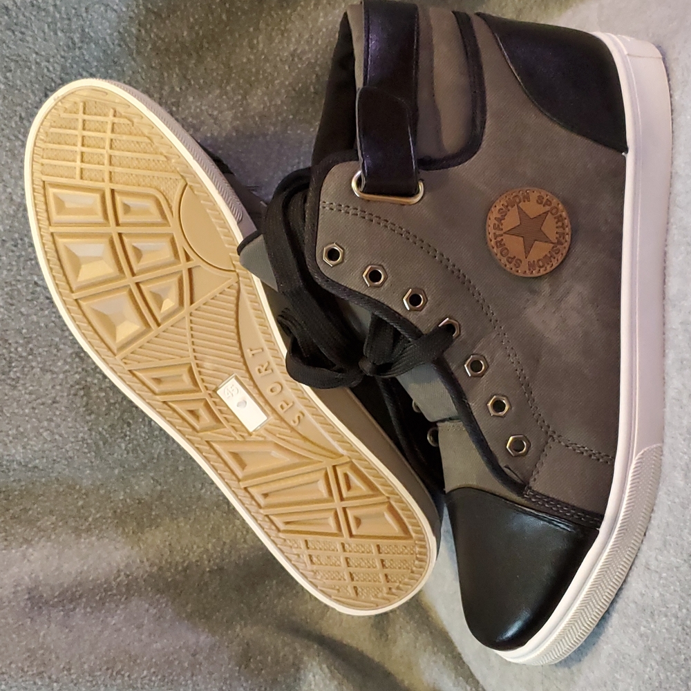 nwot Men's Hightops